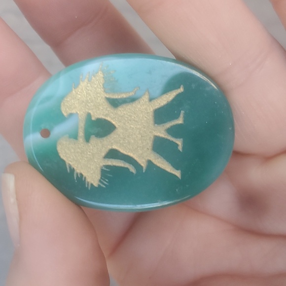 New Hand Carved Gemini Green Onyx Agate Oval Pendant Amulet. - Picture 1 of 6